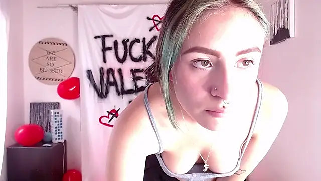 Snapshot of melodygirl__ chatting on February 16, 8:33 pm melodygirl online show from February 16, 8:33 pm