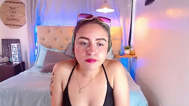 Snapshot of melodygirl__ chatting on March 5, 7:06 pm melodygirl online show from March 5, 7:06 pm