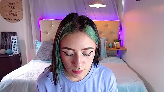 Snapshot of melodygirl__ chatting on February 5, 7:42 pm melodygirl online show from February 5, 7:42 pm