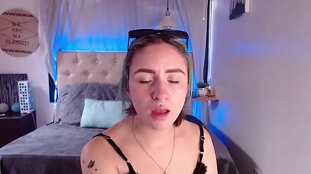 Snapshot of melodygirl__ chatting on March 11, 7:58 pm melodygirl online show from March 11, 7:58 pm