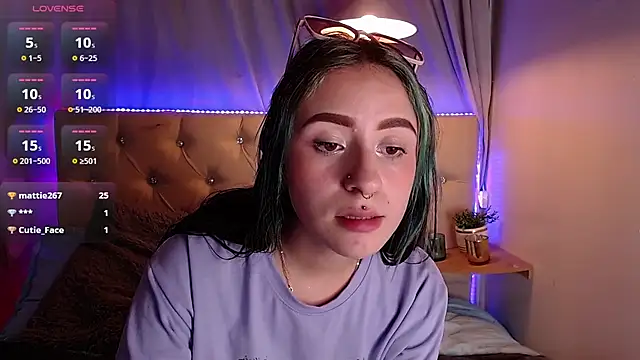 Snapshot of melodygirl__ chatting on February 9, 11:25 pm melodygirl online show from February 9, 11:25 pm