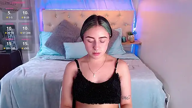 Snapshot of melodygirl__ chatting on February 7, 8:31 pm melodygirl online show from February 7, 8:31 pm