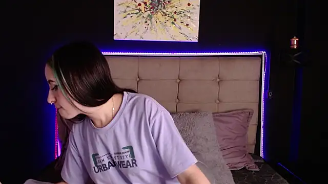 Snapshot of melodygirl__ chatting on February 19, 8:31 pm melodygirl online show from February 19, 8:31 pm