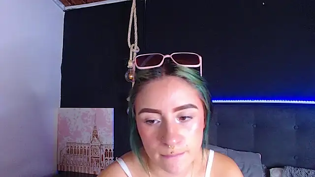 Snapshot of melodygirl__ chatting on February 22, 10:31 pm melodygirl online show from February 22, 10:31 pm