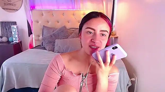 Snapshot of melodygirl__ chatting on March 15, 4:10 pm melodygirl online show from March 15, 4:10 pm