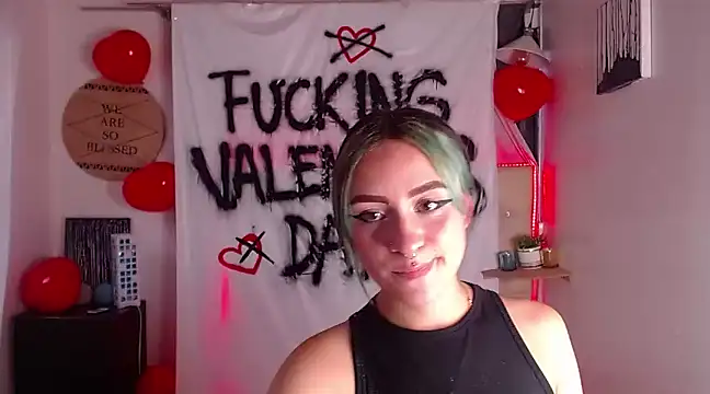 Snapshot of melodygirl__ chatting on February 15, 10:31 pm melodygirl online show from February 15, 10:31 pm