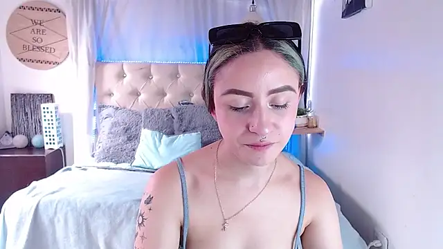 Snapshot of melodygirl__ chatting on March 8, 8:25 pm melodygirl online show from March 8, 8:25 pm