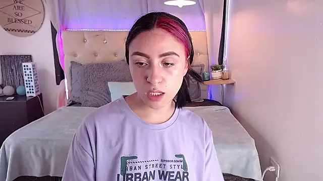 Snapshot of melodygirl__ chatting on March 14, 6:29 pm melodygirl online show from March 14, 6:29 pm