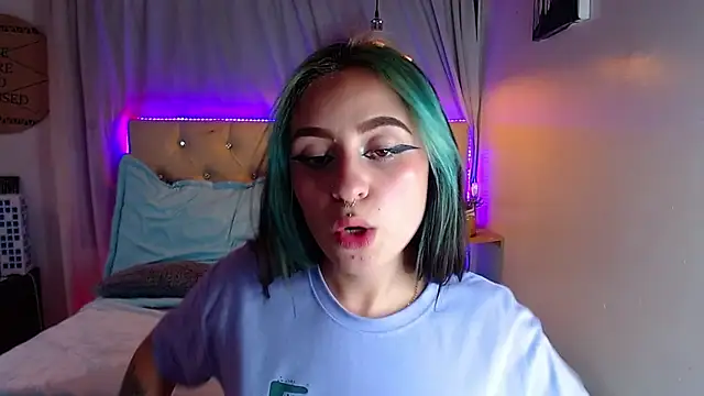 Snapshot of melodygirl__ chatting on February 5, 10:44 pm melodygirl online show from February 5, 10:44 pm