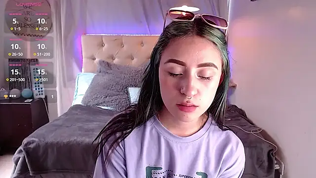 Snapshot of melodygirl__ chatting on February 9, 8:24 pm melodygirl online show from February 9, 8:24 pm