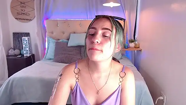 Snapshot of melodygirl__ chatting on March 2, 8:14 pm melodygirl online show from March 2, 8:14 pm