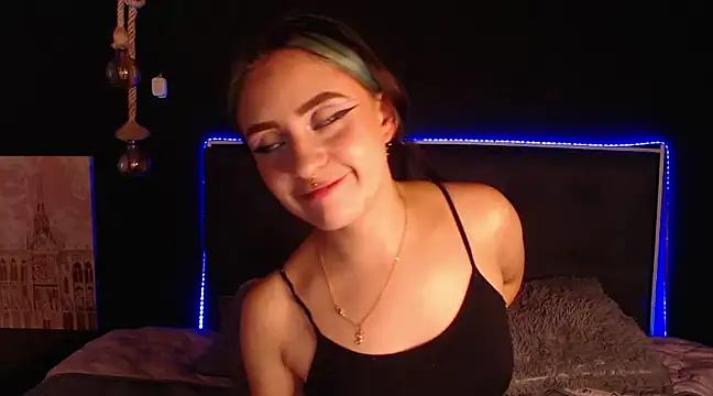 Snapshot of melodygirl__ chatting on February 18, 11:19 pm melodygirl online show from February 18, 11:19 pm