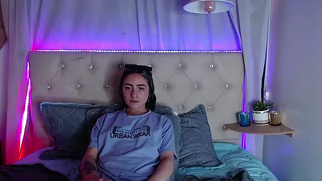 Snapshot of melodygirl__ chatting on March 7, 11:05 pm melodygirl online show from March 7, 11:05 pm