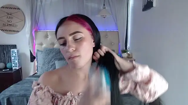 Snapshot of melodygirl__ chatting on March 12, 7:36 pm melodygirl online show from March 12, 7:36 pm