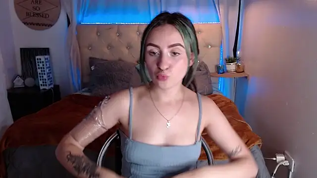 Snapshot of melodygirl__ chatting on February 25, 10:42 pm melodygirl online show from February 25, 10:42 pm