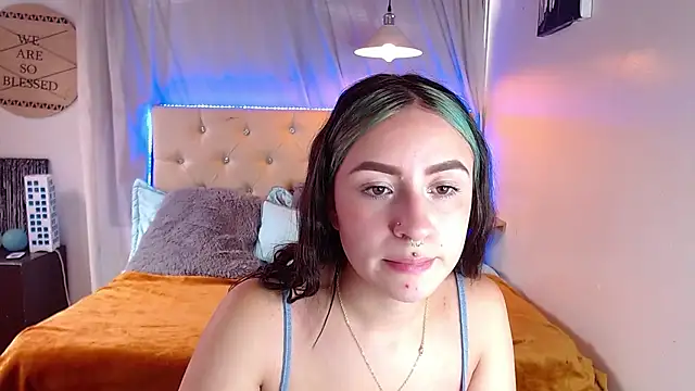 Snapshot of melodygirl__ chatting on February 4, 8:17 pm melodygirl online show from February 4, 8:17 pm