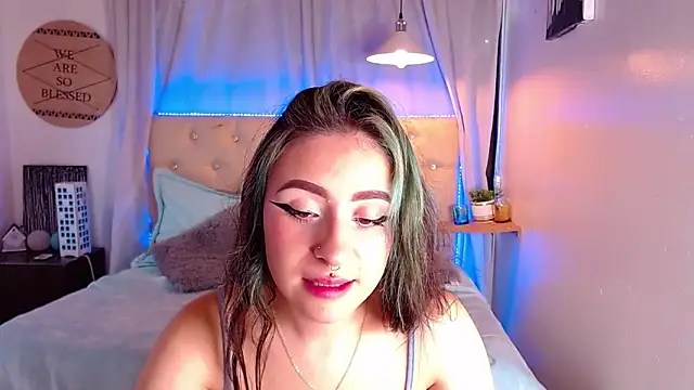 Snapshot of melodygirl__ chatting on February 23, 1:21 pm melodygirl online show from February 23, 1:21 pm