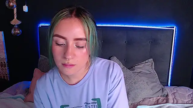 Snapshot of melodygirl__ chatting on February 24, 11:09 pm melodygirl online show from February 24, 11:09 pm