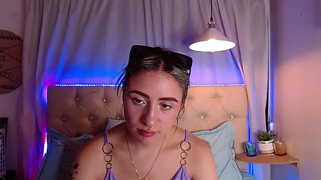 Snapshot of melodygirl__ chatting on March 2, 11:17 pm melodygirl online show from March 2, 11:17 pm