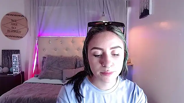 Snapshot of melodygirl__ chatting on March 7, 8:00 pm melodygirl online show from March 7, 8:00 pm