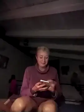 Snapshot of divinaerotica chatting on November 6, 6:34 pm divinaerotica online show from November 6, 6:34 pm