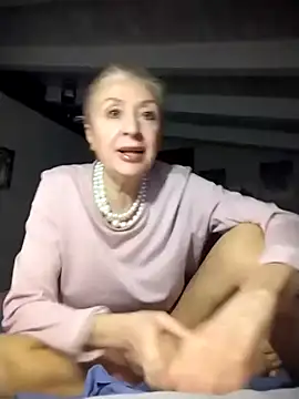 Snapshot of divinaerotica chatting on December 14, 6:02 pm divinaerotica online show from December 14, 6:02 pm