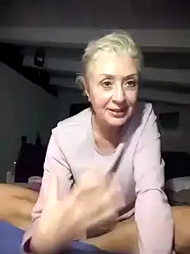 Snapshot of divinaerotica chatting on November 22, 9:35 pm divinaerotica online show from November 22, 9:35 pm