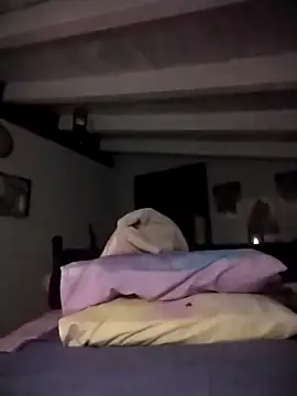 Snapshot of divinaerotica chatting on December 17, 6:24 pm divinaerotica online show from December 17, 6:24 pm