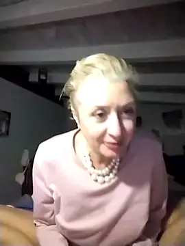 Snapshot of divinaerotica chatting on December 15, 6:03 pm divinaerotica online show from December 15, 6:03 pm