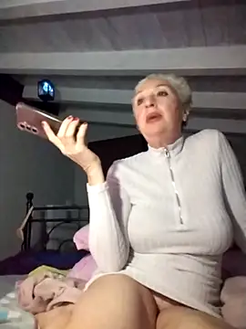 divinaerotica online show from April 3, 6:25 pm