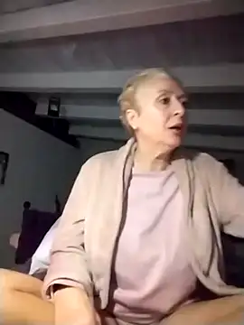 Snapshot of divinaerotica chatting on December 16, 8:57 pm divinaerotica online show from December 16, 8:57 pm