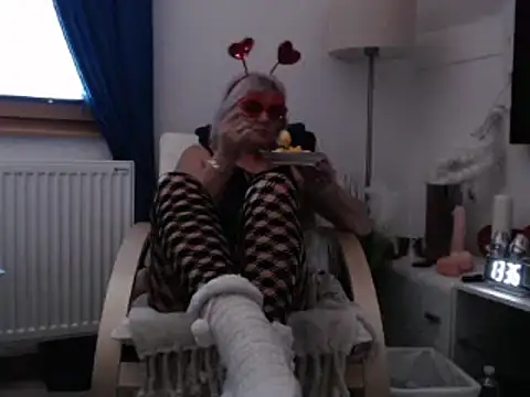 Snapshot of Juliana60 chatting on February 17, 12:38 pm Juliana60 online show from February 17, 12:38 pm