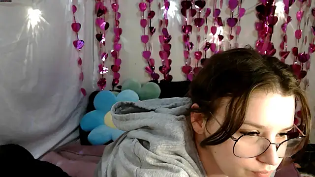 MrsJess online show from April 14, 2:05 am