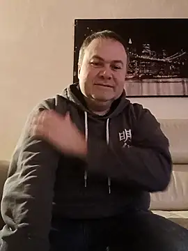 Snapshot of Pourleplasirs chatting on February 3, 3:09 am Pourleplasirs online show from February 3, 3:09 am