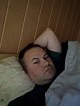 Snapshot of Pourleplasirs chatting on November 5, 12:25 am Pourleplasirs online show from November 5, 12:25 am