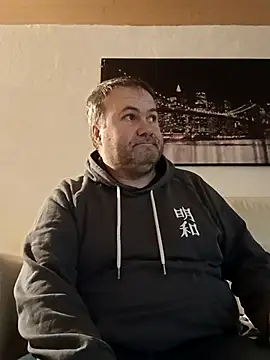 Snapshot of Pourleplasirs chatting on February 22, 2:39 am Pourleplasirs online show from February 22, 2:39 am