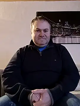 Snapshot of Pourleplasirs chatting on February 4, 11:27 pm Pourleplasirs online show from February 4, 11:27 pm