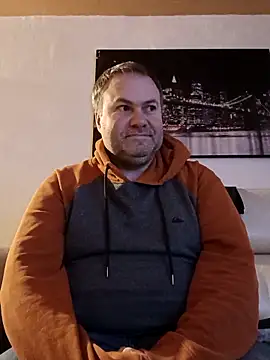 Snapshot of Pourleplasirs chatting on February 19, 10:20 pm Pourleplasirs online show from February 19, 10:20 pm