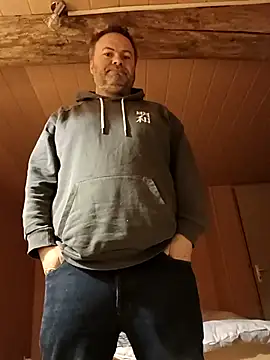 Snapshot of Pourleplasirs chatting on March 6, 11:53 pm Pourleplasirs online show from March 6, 11:53 pm