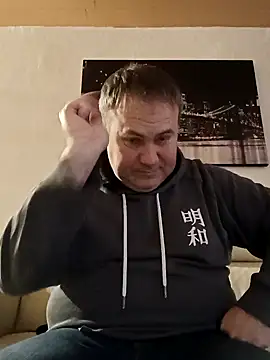 Snapshot of Pourleplasirs chatting on February 10, 1:35 am Pourleplasirs online show from February 10, 1:35 am