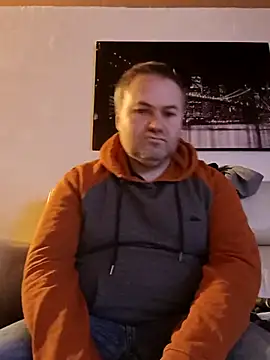 Snapshot of Pourleplasirs chatting on February 18, 10:36 pm Pourleplasirs online show from February 18, 10:36 pm