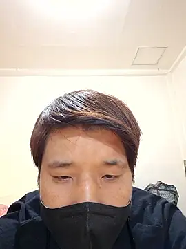 Tyyyggjju online show from October 28, 12:48 pm