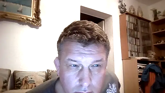 Snapshot of GrandpasDadBulg chatting on November 18, 8:23 pm GrandpasDadBulg online show from November 18, 8:23 pm