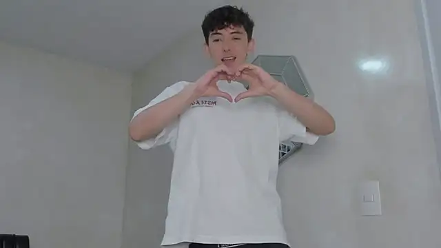 miketwink online show from November 12, 8:01 pm