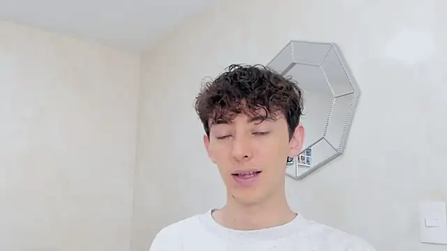 miketwink online show from December 15, 9:53 pm