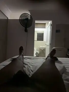 jhonnes  online show from April 8, 1:18 am