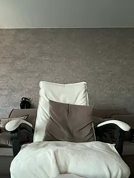 Snapshot of LillySquirtShot chatting on June 30, 11:05 pm LillySquirtShot online show from June 30, 11:05 pm
