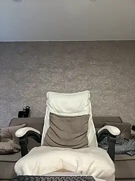 Snapshot of LillySquirtShot chatting on May 19, 11:12 pm LillySquirtShot online show from May 19, 11:12 pm