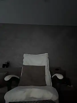 Snapshot of LillySquirtShot chatting on May 5, 11:30 pm LillySquirtShot online show from May 5, 11:30 pm