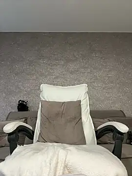 Snapshot of LillySquirtShot chatting on July 13, 11:15 pm LillySquirtShot online show from July 13, 11:15 pm